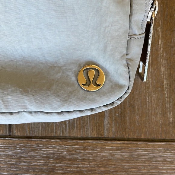 Lululemon Everywhere Belt Bag 1L Gray - Picture 4 of 4